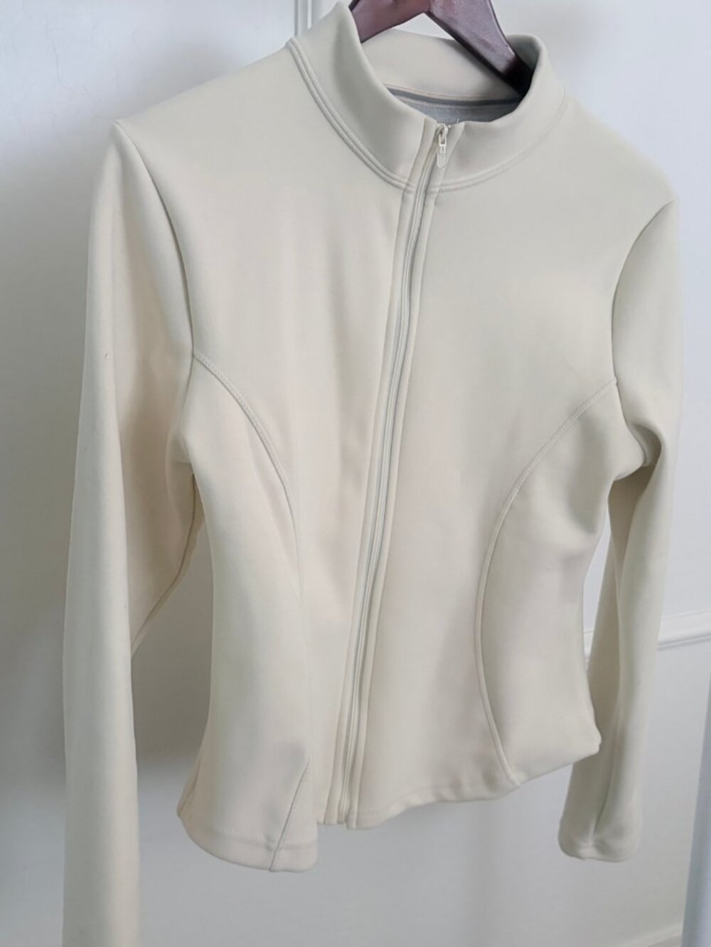 NWOT Cream Fitted Zip-Up Yoga Jacket - Stretch Fit - Fits M 6-8